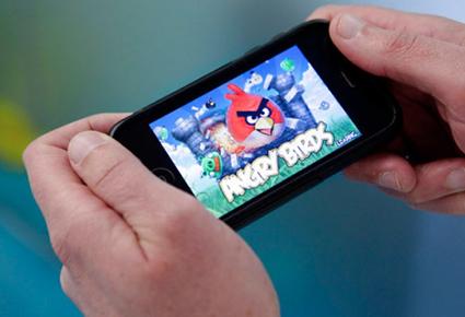 فايسبوك يغزو الهواتف المحمولة من خلال الألعاب